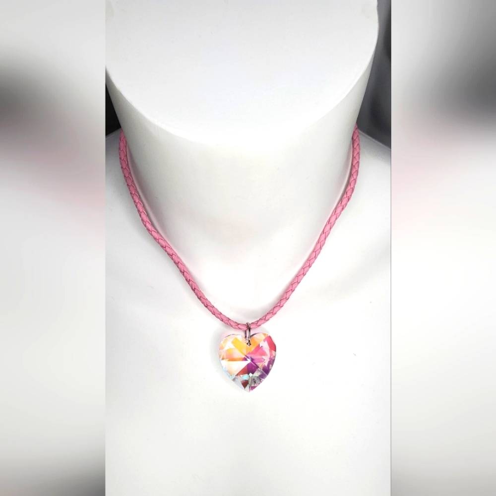Necklace- Fashion crystal heart pendant in a faux leather cord pink - Picture 3 of 6